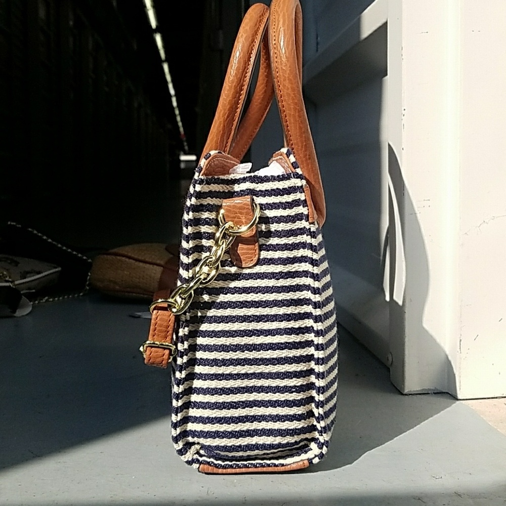 Handbag - Picture 3 of 3